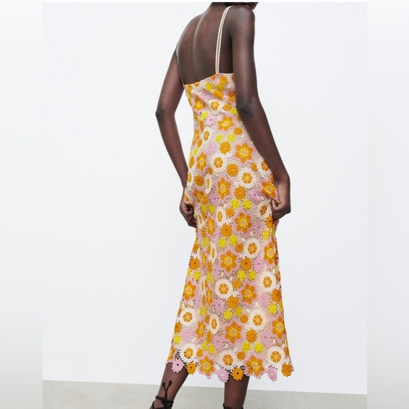 Zara Women’s Crochet Floral Midi Dress (Vogue’s Choice) - Size M - Picture 3 of 14